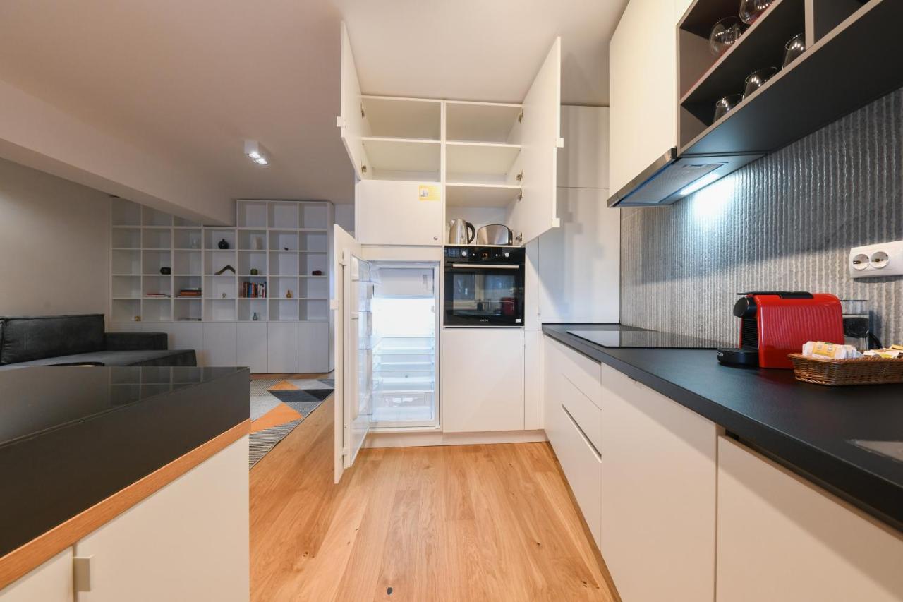Charming 2 Bedroom Apartment Kluż-Napoka Zewnętrze zdjęcie