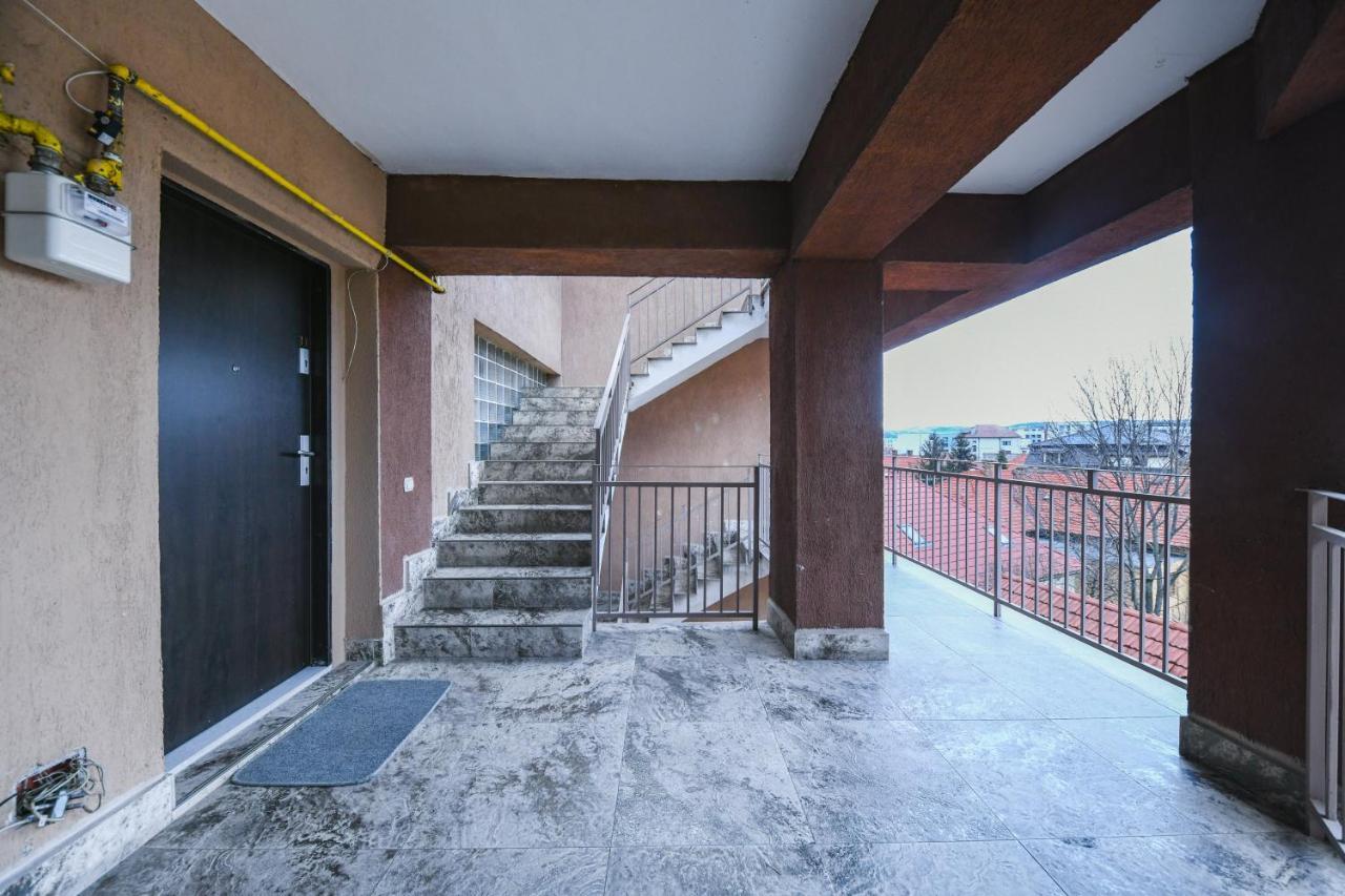 Charming 2 Bedroom Apartment Kluż-Napoka Zewnętrze zdjęcie